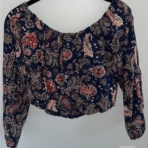 Womens cropped long sleeve shirt size medium